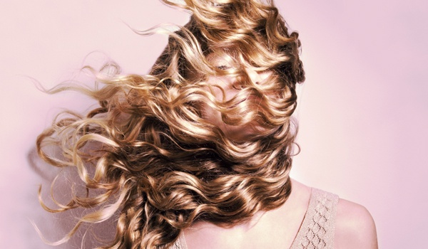 Plopping: Die Hitze-Free Curly Hair Trick müssen Sie versuchen 