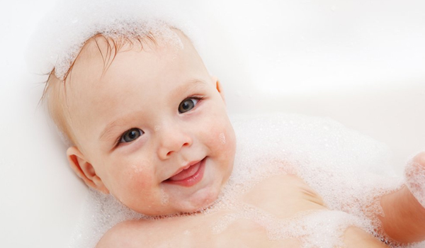 12 beste Baby-Shampoos in Indien erhältlich 