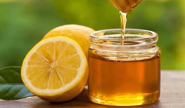 24 erstaunliche gesundheitliche Vorteile von Honig Zitrone Wasser 