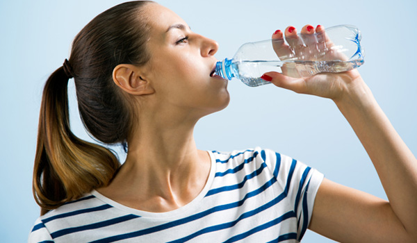 Wie viel Wasser sollten Sie jeden Tag trinken? 