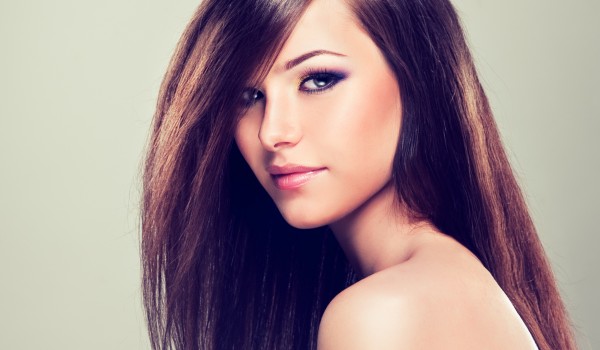 Wie man perfektes glattes Haar erhält: 8 einfache Schritte 