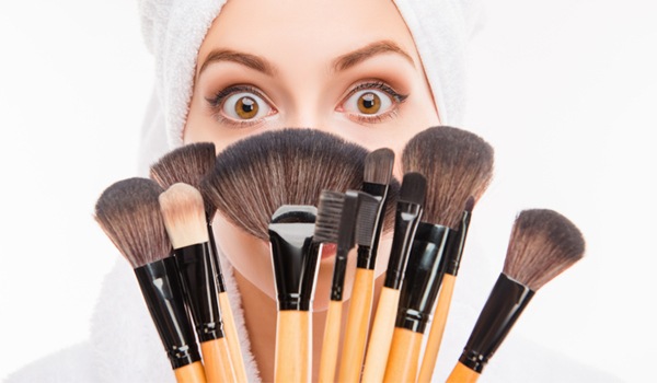 18 beste Make-up Pinsel zur Verbesserung Ihrer Schönheit!