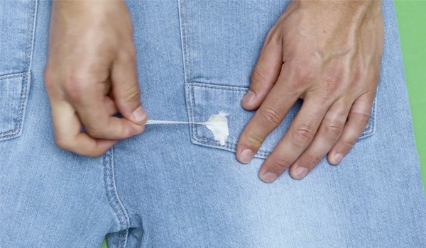 Wie man Kaugummi von der Kleidung entfernt 