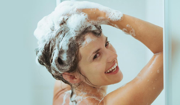 Hair Revolution: Verwenden Sie Sägepalmetto-Shampoo, um lächelndes Haar zu erhalten 